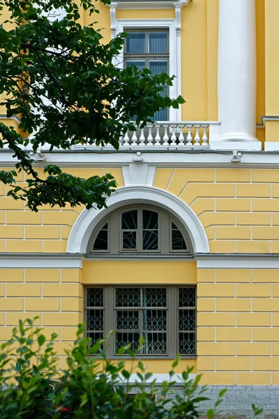 Arched Window Rectangular Window Balcony White Columns Yellow Wall Series — Stock Photo, Image