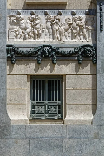 Window Figured Lattice Bas Relief Top Facade Building Windows World — Stock Photo, Image