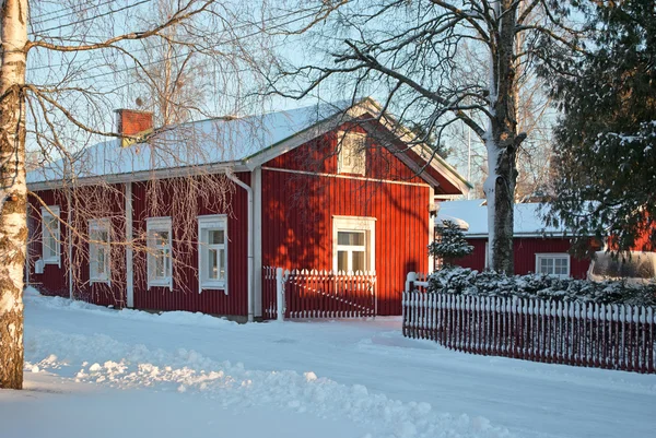 Huis met rode muren. — Stockfoto