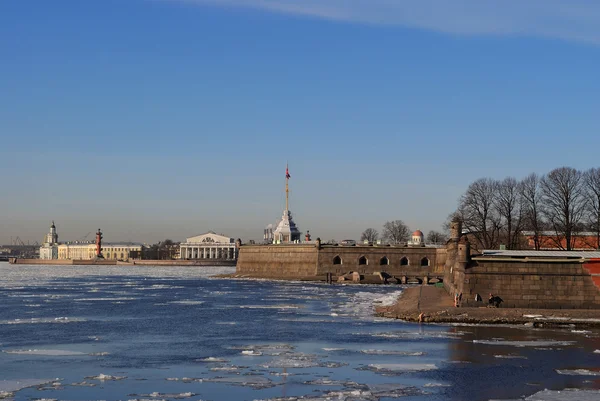The ice at the Peter and Paul fortress. — Stock Photo, Image