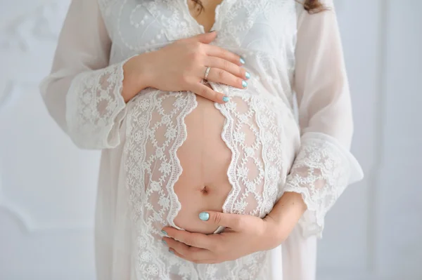 Beautiful pregnant woman and belly. Natural daylight — Stock Photo, Image