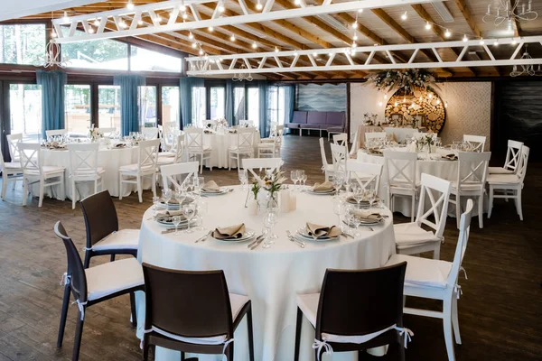 Salle de mariage Banquet rustique dans un restaurant de luxe — Photo