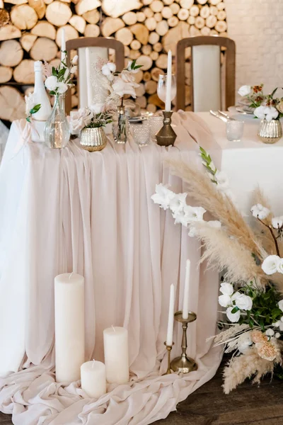 Decoração de arte casamento decoração close-up com flores e materiais naturais — Fotografia de Stock