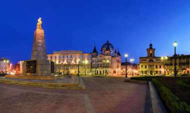 Özgürlük Meydanı Lodz akşam.