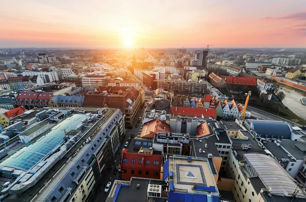 Panorama över stadens silhuett på kvällen Wroclaw, — Stockfoto