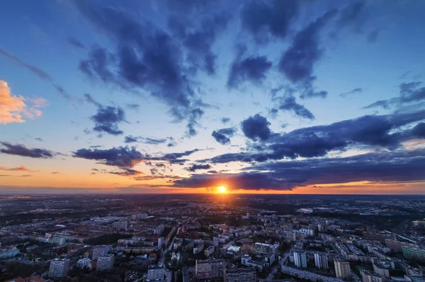 Захід сонця над містом Вроцлав, Польща, — стокове фото