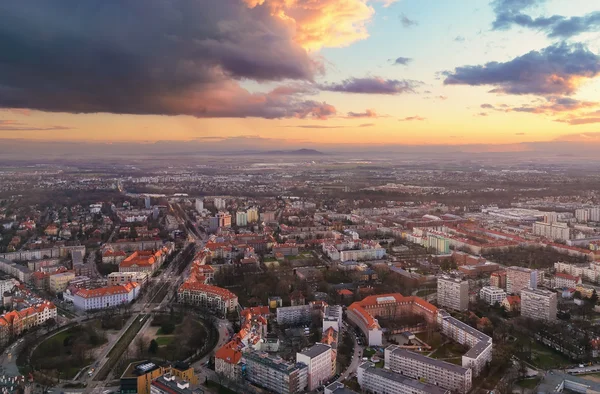 Panorama över staden Wroclaw vid solnedgången i Wroclaw, Polen, — Stockfoto