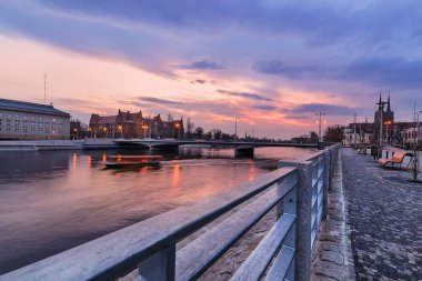 Bölgesel Office ve Wroclaw, gün batımı sırasında Ulusal Müzesi.