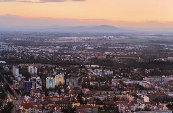 Wroclaw ve dağ güneş battıktan sonra. Polonya, — Stok fotoğraf