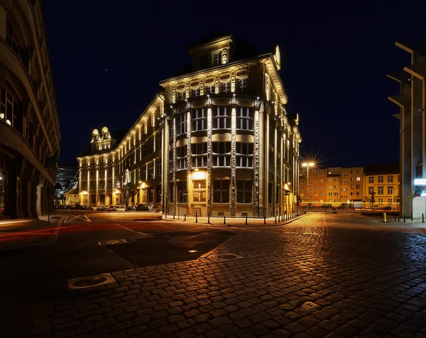 Architecture vintage dans la vieille ville de Wroclaw dans la nuit . — Photo