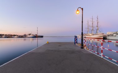 Gdynia iskelede günbatımı, Polonya