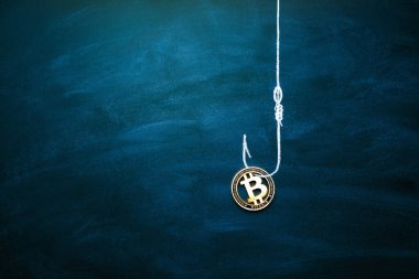 Bitcoin bir yem. Kilit zincir kripto para tuzağı. Bedava para konsepti. Bitcoin oltaya geldi. Boşluğu kopyala.