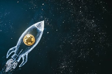 Bitcoin logo roketatar, kripto para birimi konsepti. Tasarımcılar ve son dakika haberleri için altın sikkenin büyüme oranı. Bitcoin 'den aya klasik roket illüstrasyonuna.
