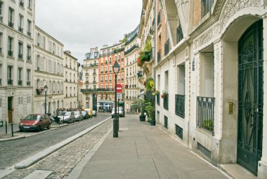 paris sokaklarında