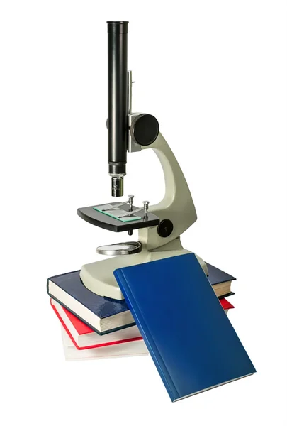 Mikroskop ve üzerinde beyaz izole kitap — Stok fotoğraf