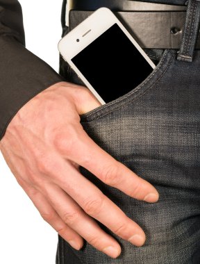 Smartphone ile a siyah perde kot pantolon cebinde