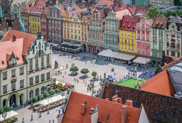 People walking on the market square in Wroclaw, Poland. — Stock Photo, Image