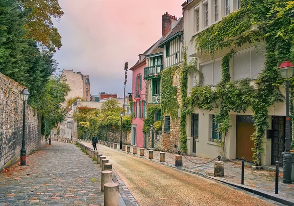 Street in Montmartre, Paris, in the evening — Stock Photo, Image
