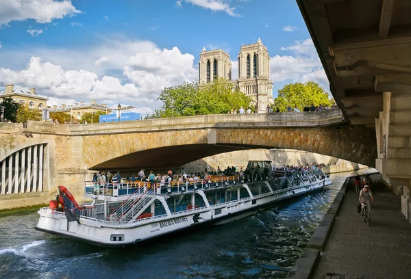 People ride on a pleasure boat on the river Seine — стокове фото