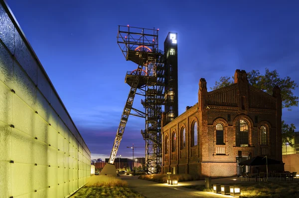 Den tidigare kolgruvan "Katowice", säte för Schlesiens Museum. Th — Stockfoto