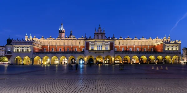 Cloth Hall Sukiennice building in the evening on main square of — Stock Photo, Image