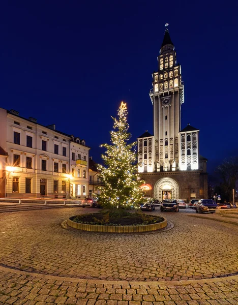 Vue du soir, sous le Nouvel An sur la cathédrale Saint-Nicolas à Bi — Photo