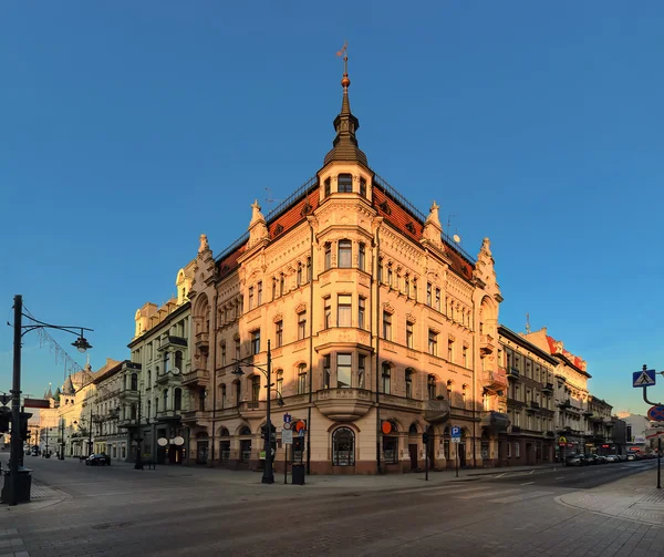 Ulicy Piotrkowskiej w łodzi na wieczór. — Zdjęcie stockowe