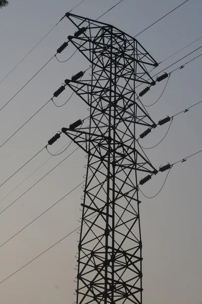 Torre eléctrica y cables por la mañana —  Fotos de Stock