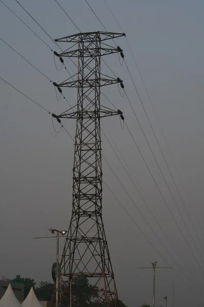 Torre eléctrica y cables por la mañana —  Fotos de Stock
