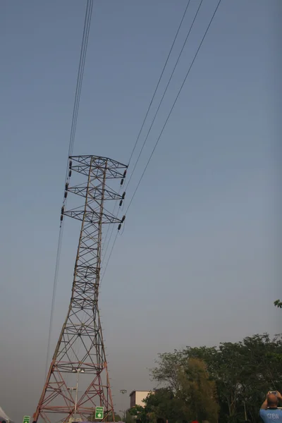 Torre eléctrica y cables por la mañana —  Fotos de Stock