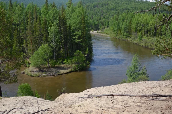 Riverbed curvo del fiume Ikhe-Uhgun nelle montagne del Sayan orientale — Foto Stock