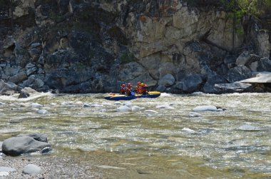 Buryatia, Rusya - 11 Haziran 2016: Rafting takım float Irkut nehrin