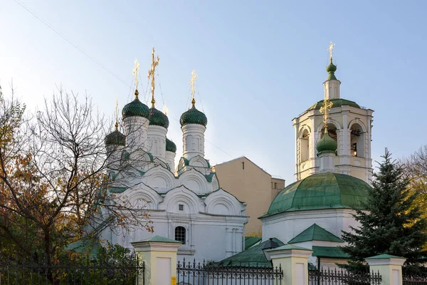 Moscova, Rusia - 19 octombrie 2018: Biserica Adormirii Maicii Domnului în Putinki — Fotografie, imagine de stoc