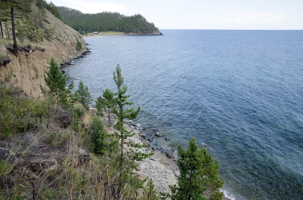 Orilla rocosa del lago Baikal — Foto de Stock