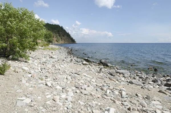 Playa de guijarros de la bahía de Hargino. Lago Baikal —  Fotos de Stock