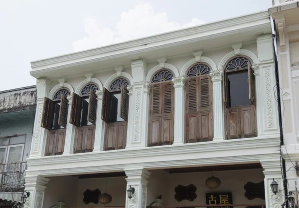 Sokaklarda tarihi kentin - Thalang Road, Phuket Town, Tayland — Stok fotoğraf