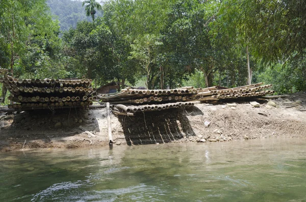 Balsas de bambu para rafting. Tailândia, Khao Lak — Fotografia de Stock