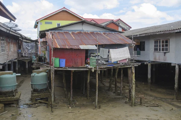 Habitação em pilhas. Sea Gypsy Village Koh Panyee no Mar de Andaman, Tailândia — Fotografia de Stock
