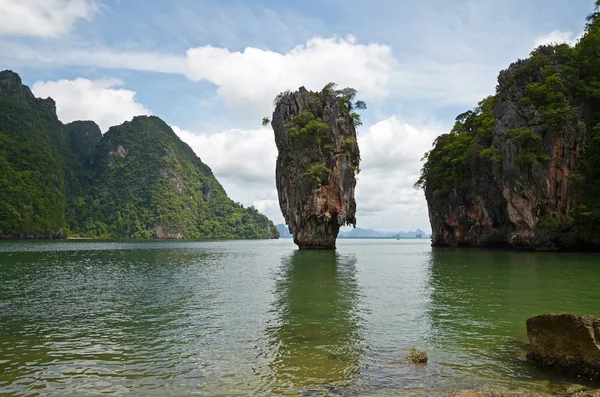 James Bond Island - Ko Tapu, perto de Khao Phing Kan. Baía de Phang Nga, Mar de Andaman, Tailândia — Fotografia de Stock