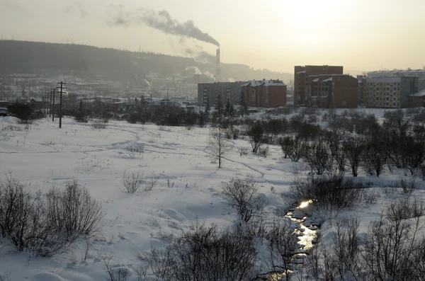 Uitzicht over de stad van de winter avond. Irkutsk regio, Zjeleznogorsk-Ilim — Stockfoto