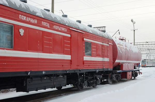 Región de Irkutsk, Rusia-Ene, 06 2015: Tren de bomberos de la estación de tren de Korshunikha —  Fotos de Stock