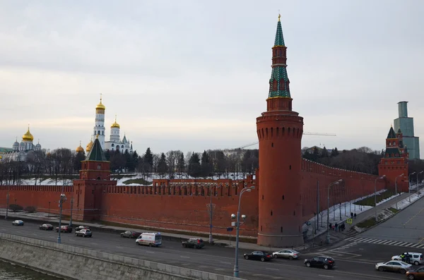 The walls of the Moscow Kremlin at twilight — Stock Photo, Image