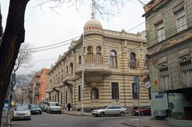 Sözde Moresk tarzı üzerinde sokak Lado Asatiani Tiflis, Gürcistan Tbilisi, Georgia-Şub, 26 2015:A iki katlı evi