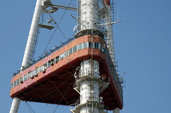 片段的第比利斯电视塔上装载 Mtatsminda — 图库照片