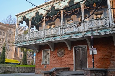 Mansion House düğün sokak Baratashvili, Tbilisi üzerinde geleneksel Balkonlu-