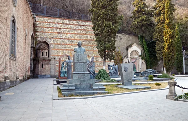 Terrace around the church Mamadaviti - the pantheon of writers and public figures. Tbilisi — Stock Photo, Image