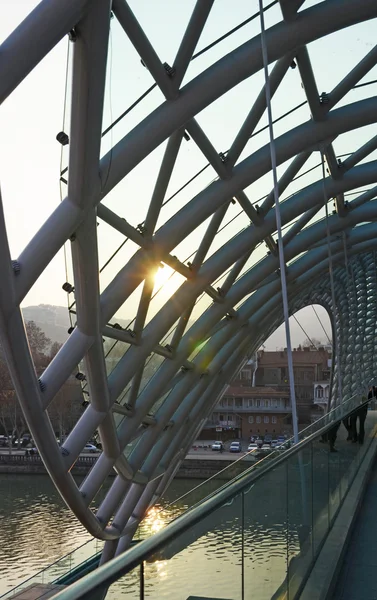 Tbilisi,Georgia-Feb,26 2015:Fragment of Bridge of Peace - suspended pedestrian bridge over the Kura River. Tbilisi — Stock Photo, Image