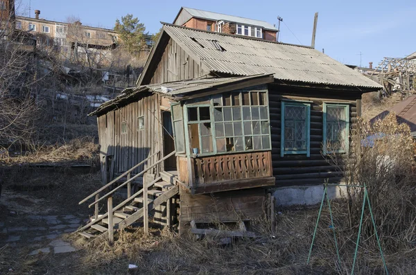 Old rickety launched wooden house with ladder and porch — Stock Photo, Image