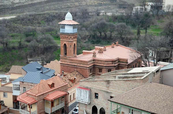 Pohled shora domů starého města, Tbilisi — Stock fotografie