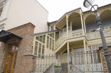 Tbilisi sıradışı mimarisi. Geleneksel oyma balkonları